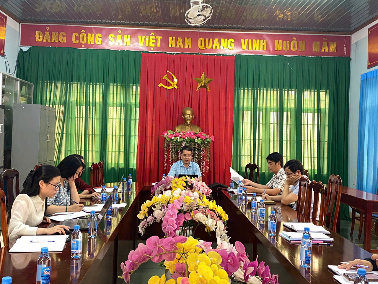 Tiểu ban Vật chất thuộc Ủy ban bầu cử phường Thành Nhất tổ chức cuộc họp để triển khai các nội dung đảm bảo đầy đủ, kịp thời cơ sở vật chất, trang thiết bị phục Cuộc bầu cử đại biểu Quốc hội khóa XVI và đại biểu HĐND các cấp nhiệm kỳ 2026-2031